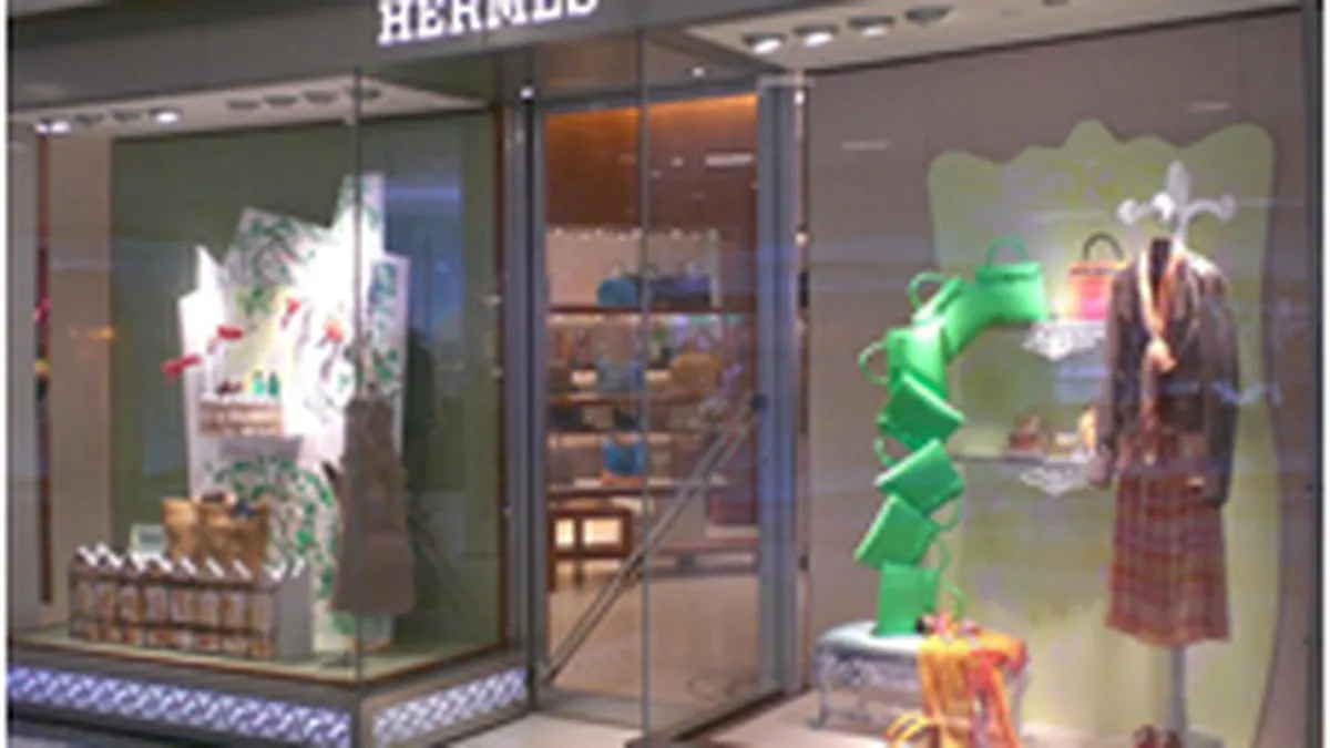 Hermes vrea sa isi  vanda participatia la casa de moda Gaultier