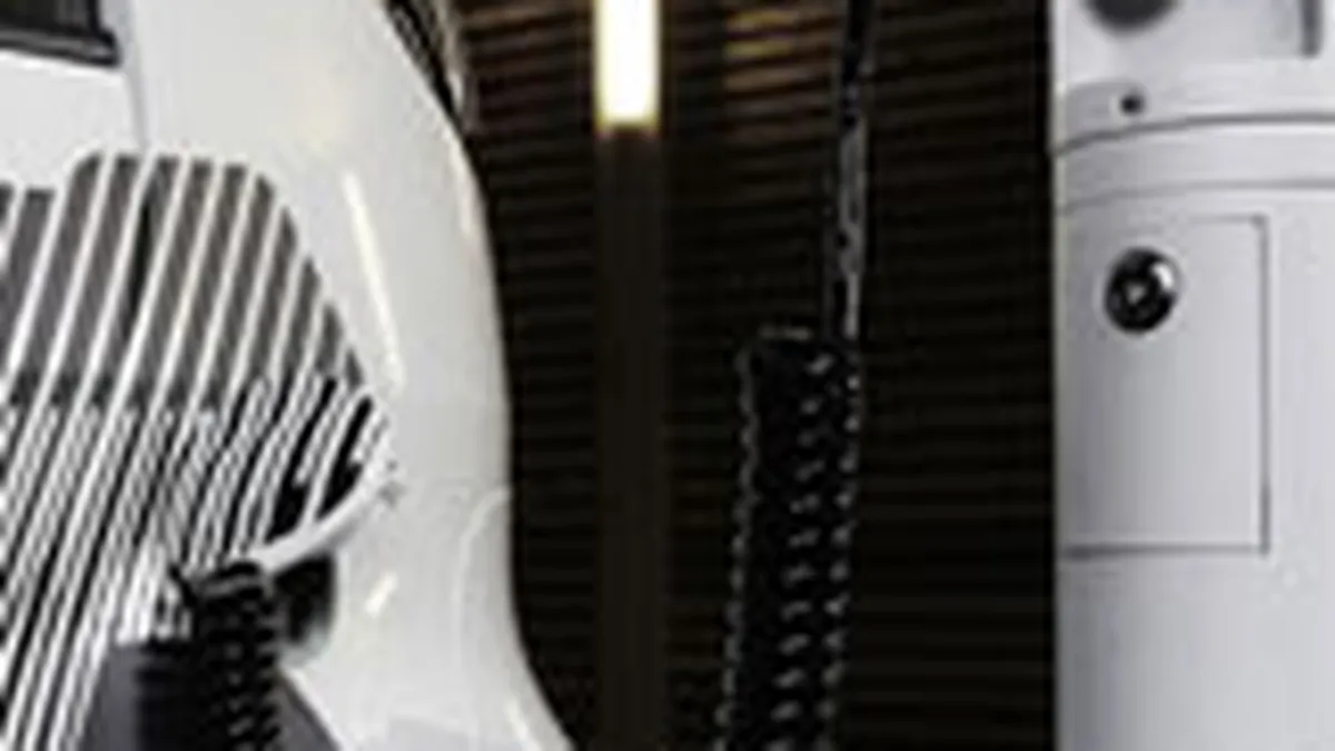 Doi importatori de masini electrice instaleaza statii de incarcare rapida in cadrul reprezentantelor