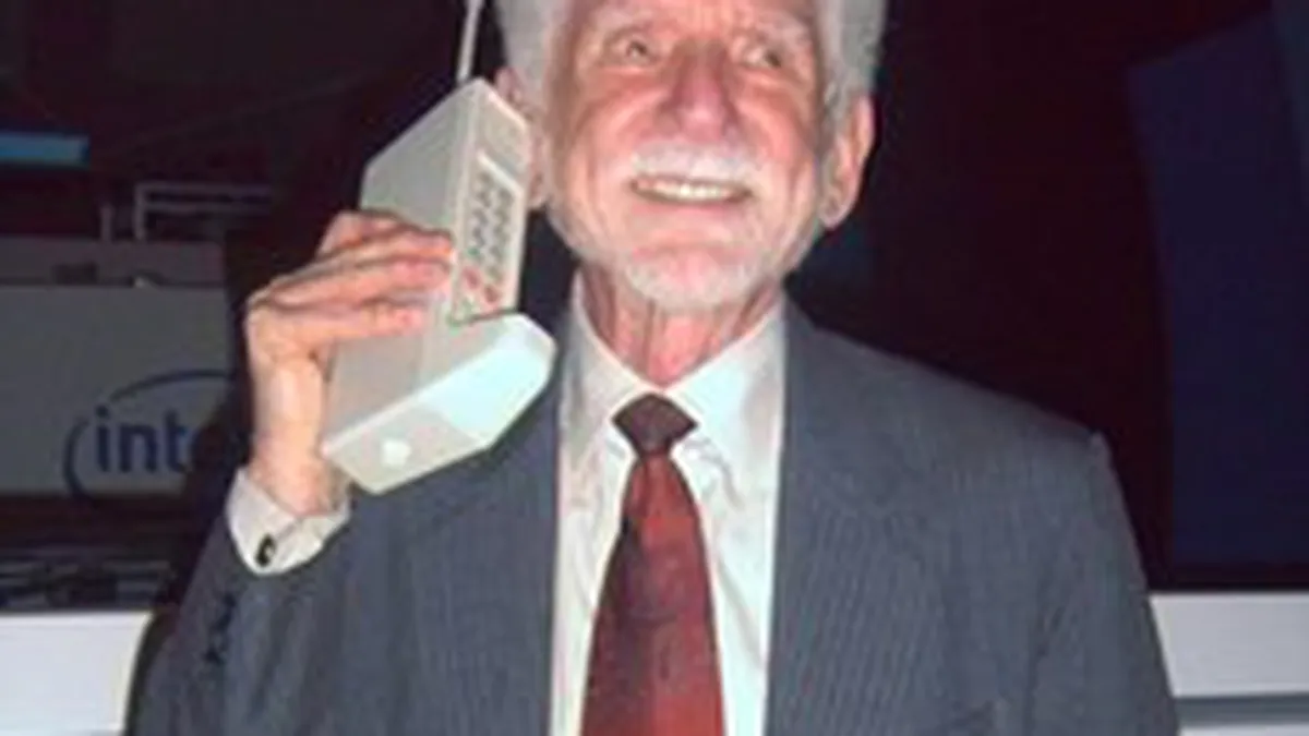 Telefonul mobil a implinit 38 de ani