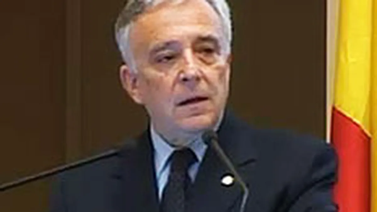 Isarescu: Cresterea leului a atenuat socurile mari, in special pe piata combustibililor