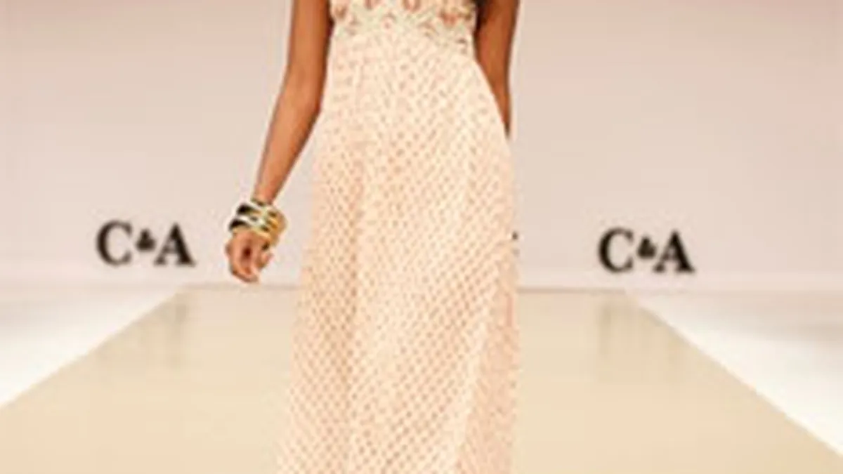 C&A intra in mall-urile Iulius Group din Iasi, Suceava si Timisoara