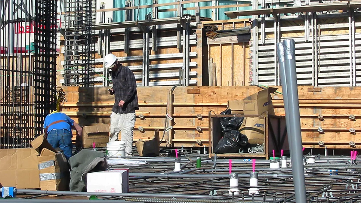 Guvernul a interzis montarea supraterana a retelelor edilitare pe domeniul public