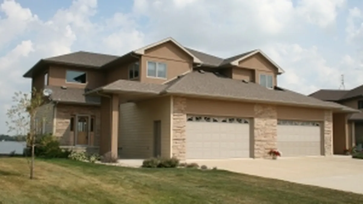 Preturile terenurilor si caselor continua sa scada