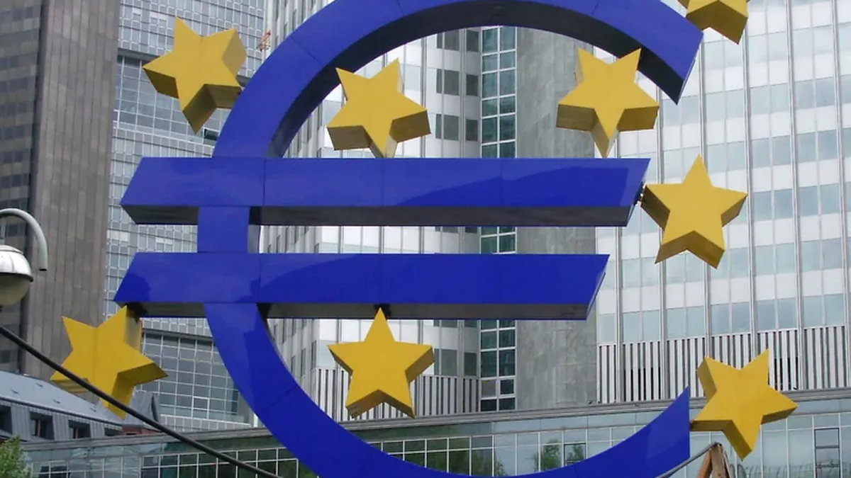 Fost oficial BCE: Grecia a trisat pentru a intra in zona euro