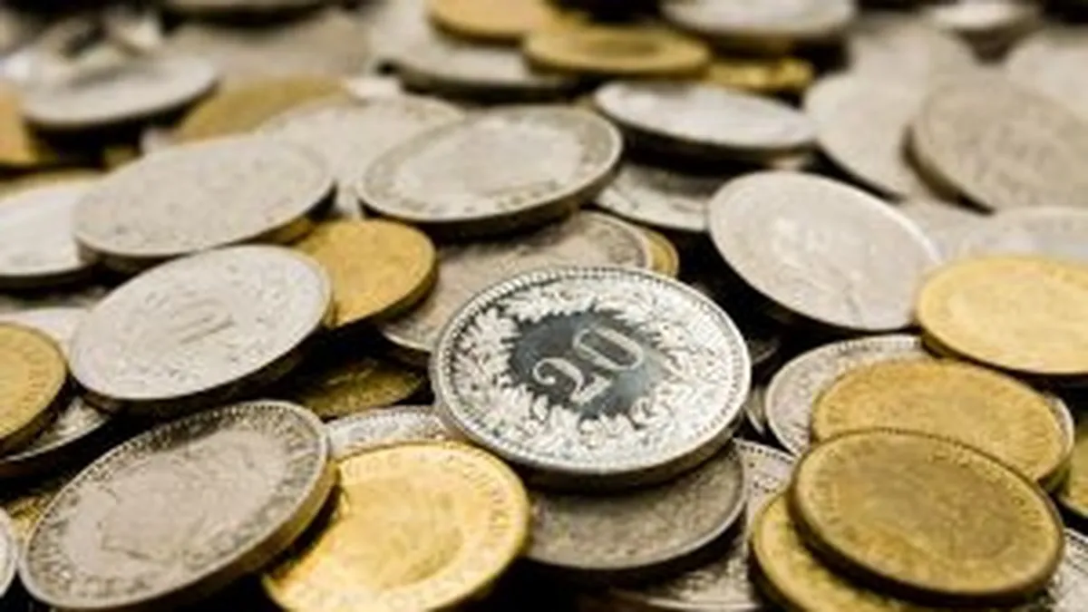 Leul nu scapa usor de influentele crizei grecesti. Apetitul pentru franc bate noi recorduri