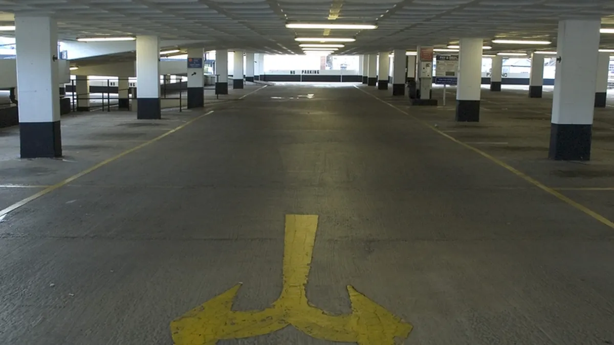 Locurile de parcare din Bucuresti, printre cele mai ieftine din EMEA