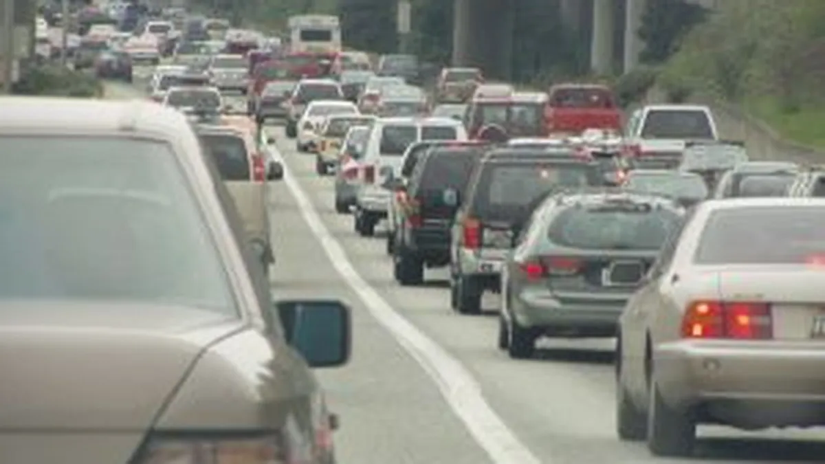 Inmatricularile de autoturisme noi, declin de 6 ori mai abrupt in Romania decat in UE