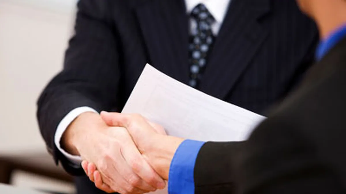 Cel mai activ vanzator roman de tehnologie pregateste o noua tranzactie. Vezi ce vrea sa vanda