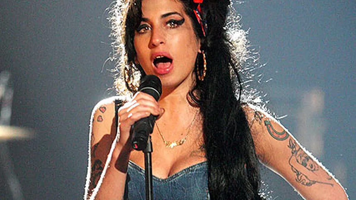 Microsoft isi cere scuze pentru tweet-ul prin care a incercat sa profite de moartea cantaretei Amy Winehouse