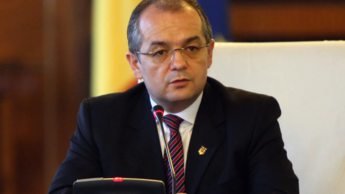 Boc: Salariile bugetarilor ar putea incepe sa creasca doar de la anul