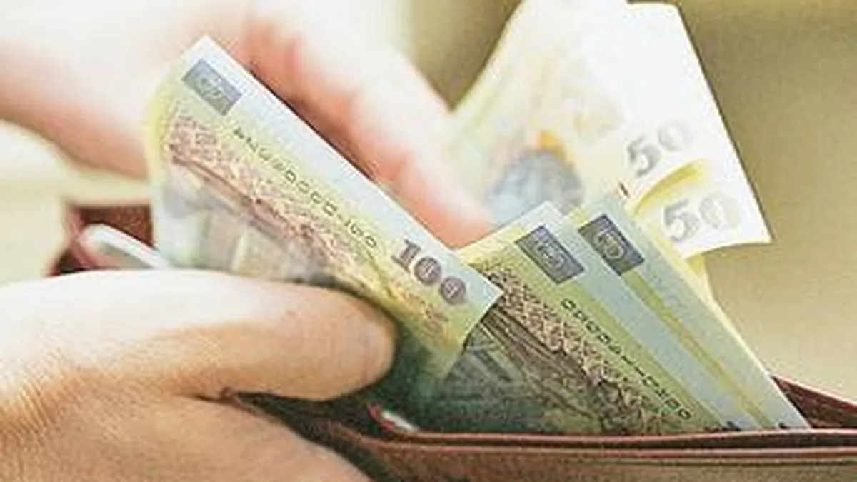 Doi ani de pensii inghetate, angajari blocate si fara tichete de masa in sistemul public