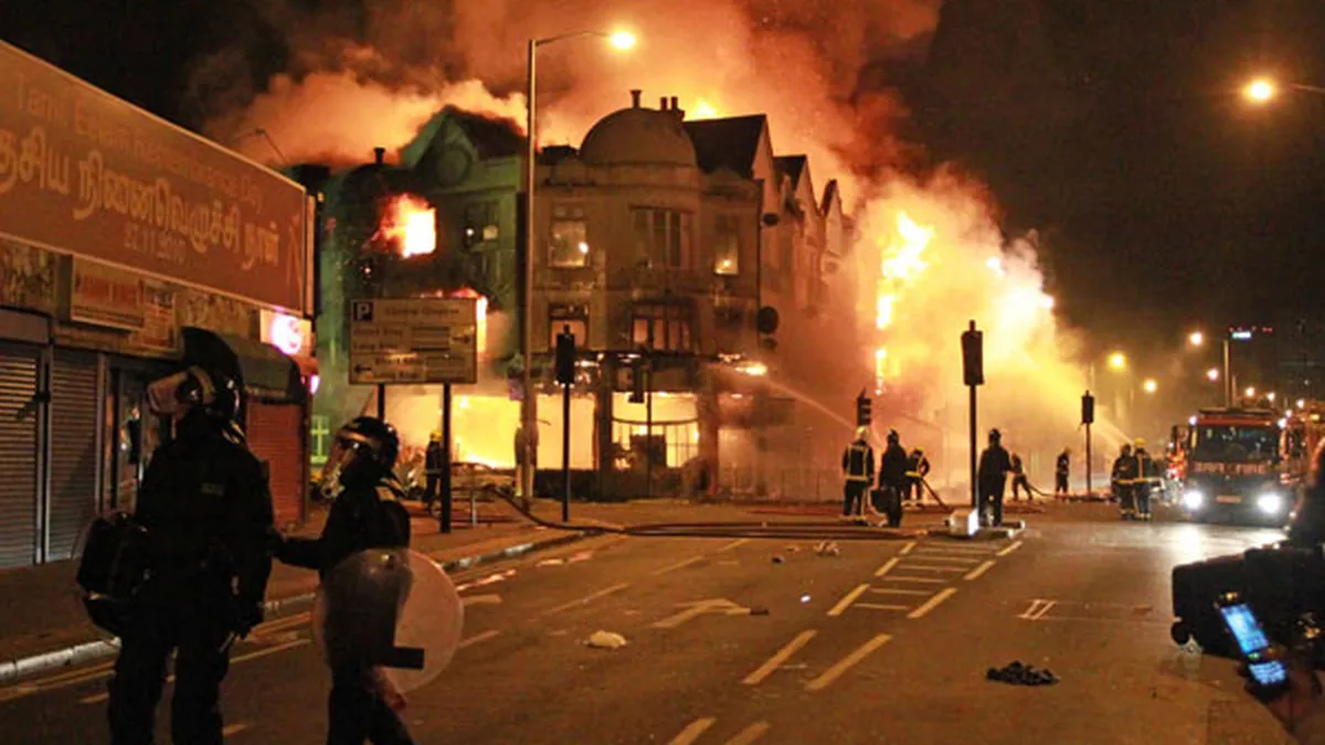 Anarhia se extinde in Europa. Nemtii au inceput sa incendieze masini de lux