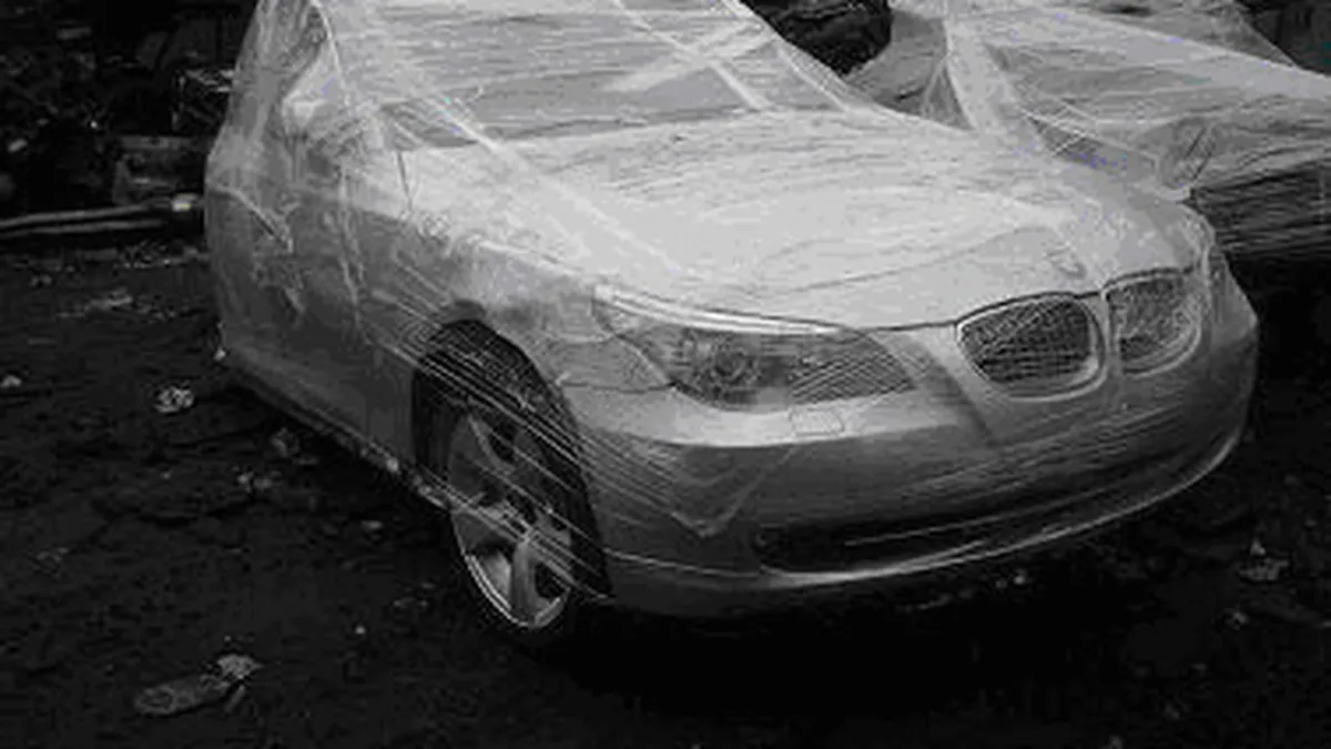 Ucrainenii isi taie masinile pe jumatate, pentru a nu plati taxe (GALERIE FOTO)