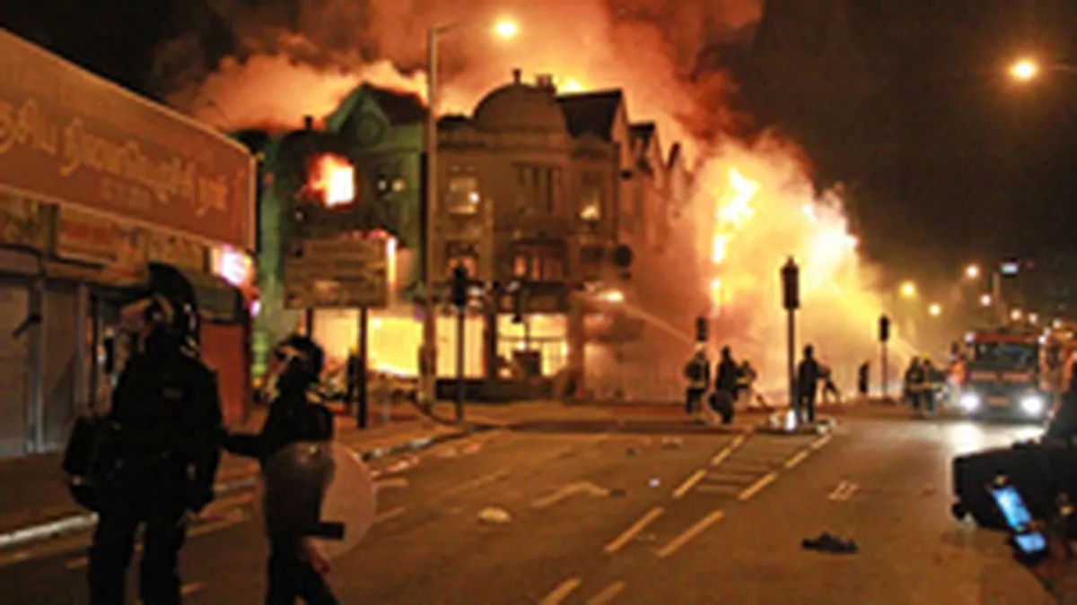 Protestele se tin lant: Violente si incendii in Hamburg