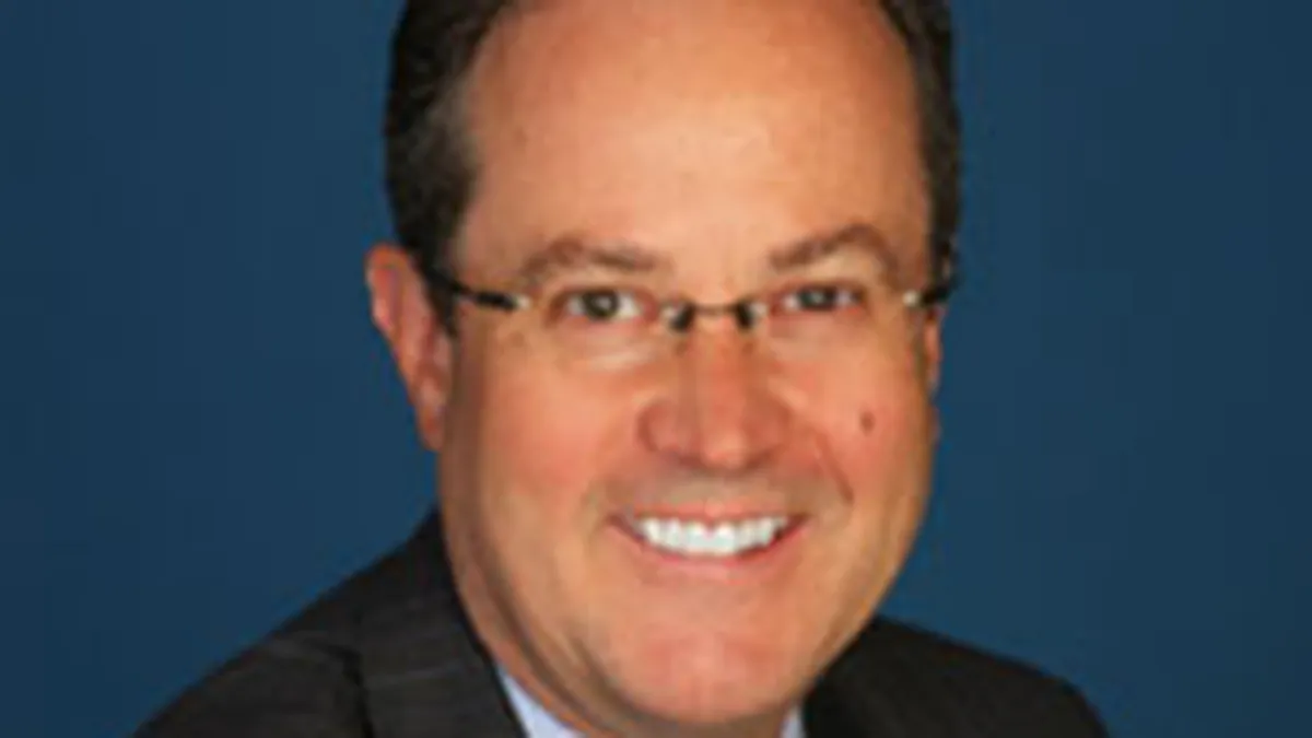 Douglas Peterson preia conducerea agentiei S&P in septembrie