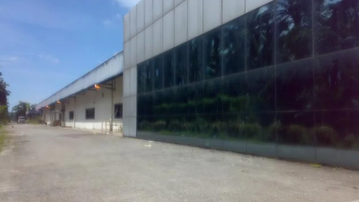 Fabricile vechi se inclina in fata retailului: 4,56 mil. euro pentru un teren al Subex Bacau