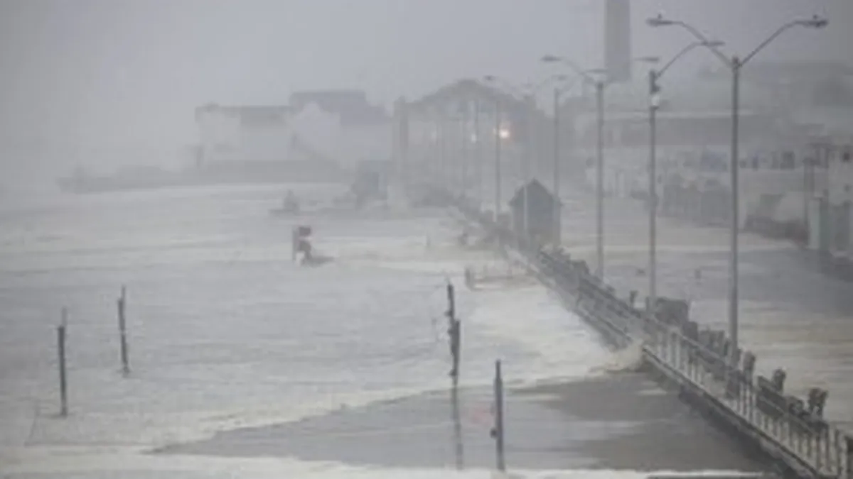 Furtuna tropicala Katia s-ar putea transforma intr-un uragan