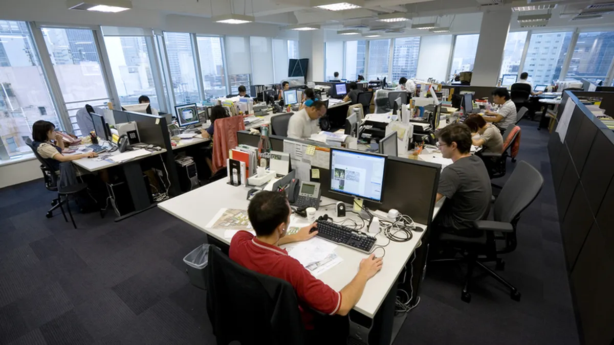 Tot mai multi romani isi schimba locul de munca. Un sfert, doar in ultimele 6 luni