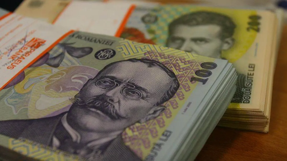 Leul a scazut astazi la minimul anului. Cursul ar putea depasi 4,3 lei/euro