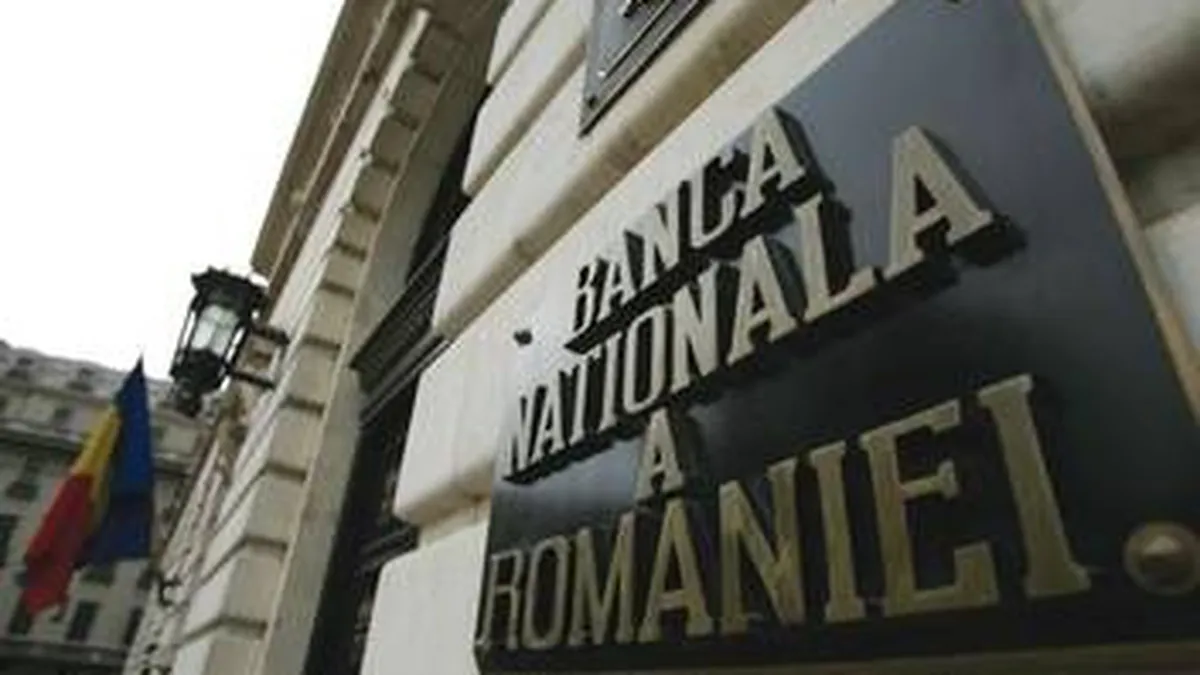 ING: BNR a ales un moment straniu pentru a interveni pe piata