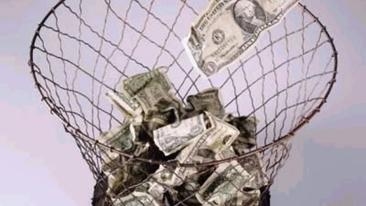 Dezbina (indatoreaza) si cucereste. Cum ar putea ajunge Romania in situatia Greciei