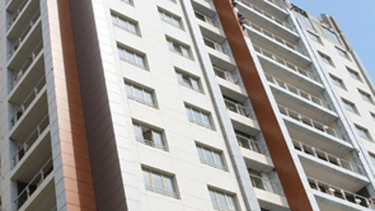 Anchor Grup s-a dus cu garsoniere de 80.000 euro la un targ imobiliar plin de oferte low-cost