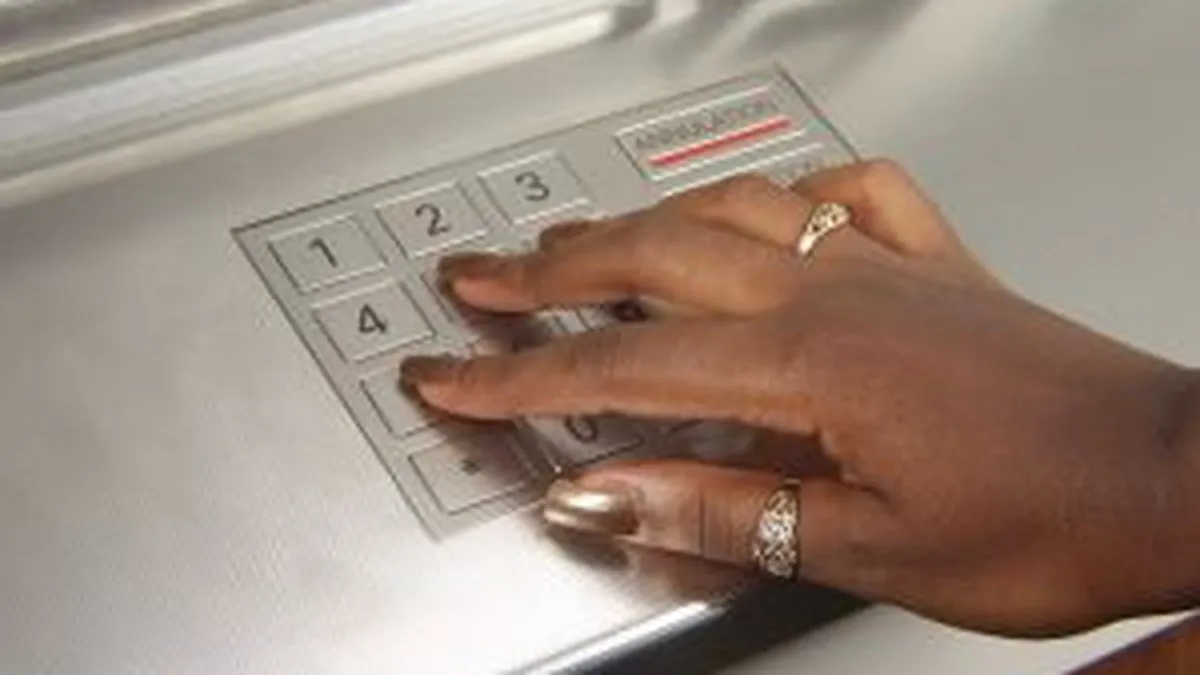 Clientii Raiffeisen Bank pot plati facturile Enel la bancomat