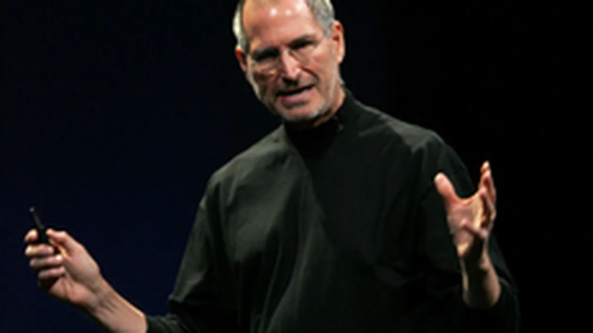 Realizatorii Antenei 3, imbracati in negru de “Ziua Steve Jobs”