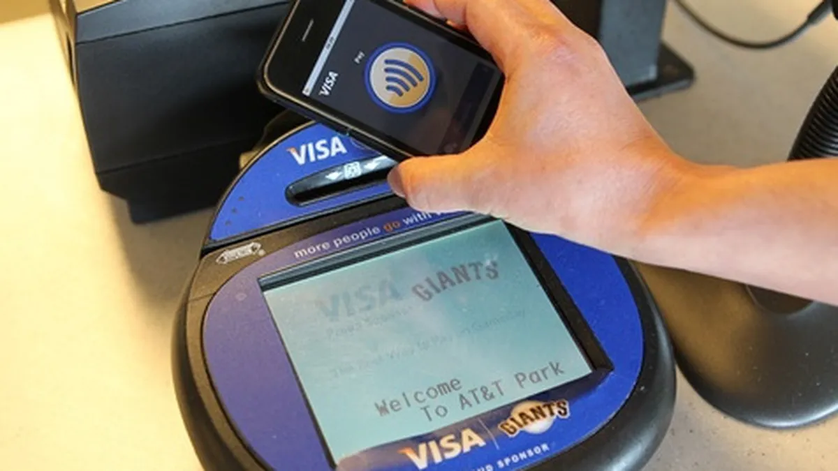 Cardul bancar, ameninat de telefonul mobil