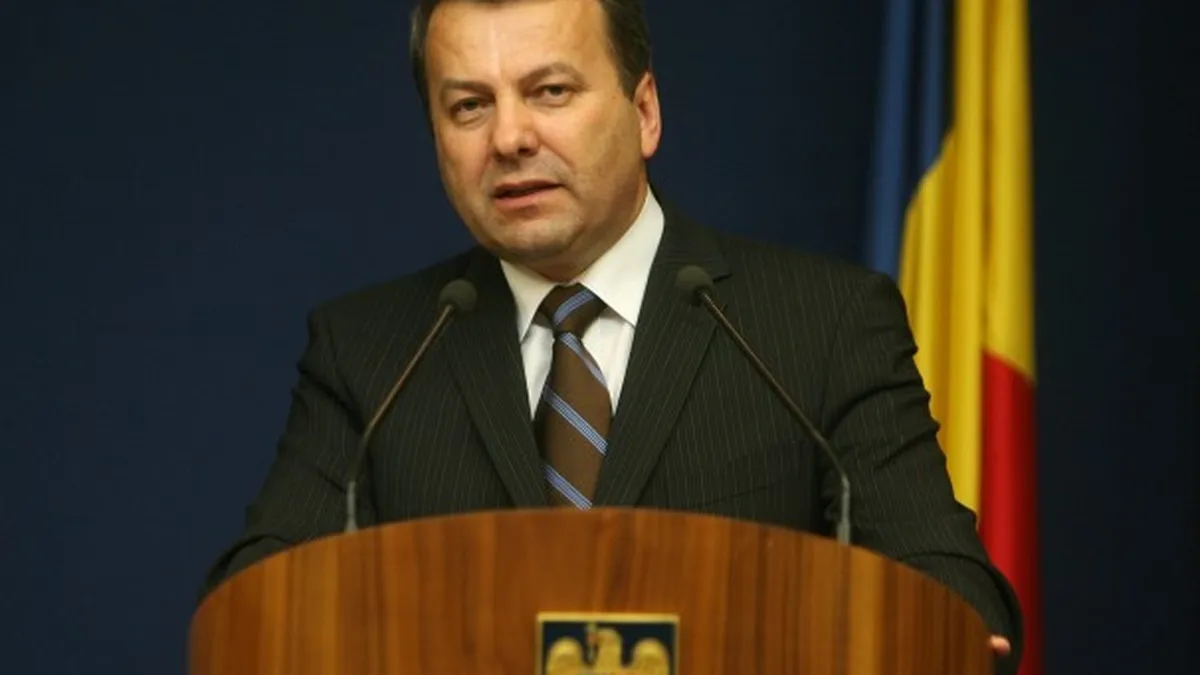 Ialomitianu: Cea mai buna varianta este sa mentinem pensiile si salariile la nivelul din 2011