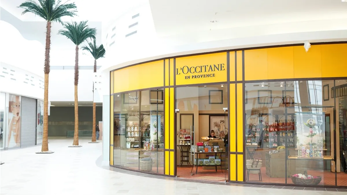 Maritimo Constanta in asteptarea primilor clienti: Intre poze cu primarul Mazare si straja magazinelor