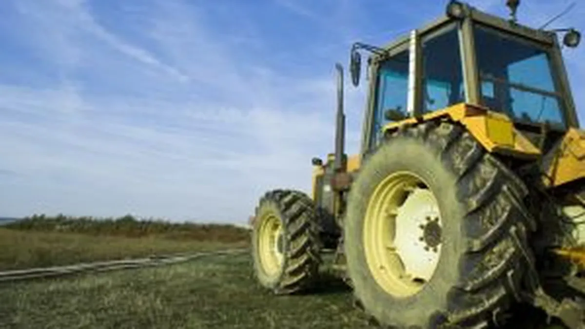 Sofia sub asediul agricultorilor: 170 de tractoare se indreapta spre capitala Bulgariei pentru un nou protest