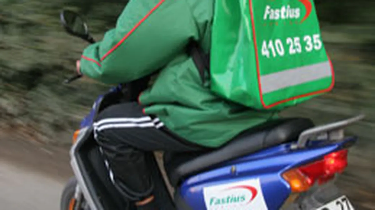 Decembrie umple desagii curierilor Fastius (P)