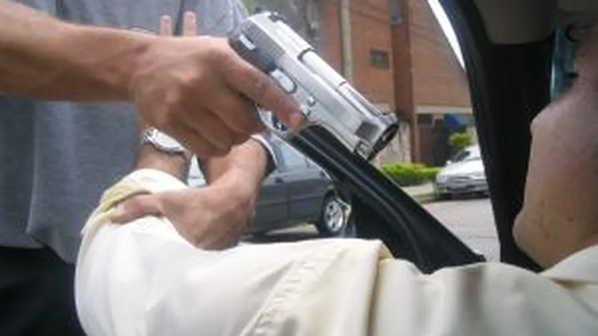 Cum au ajuns un om de afaceri si un avocat victimele unor prejudicii de 1 mil. euro