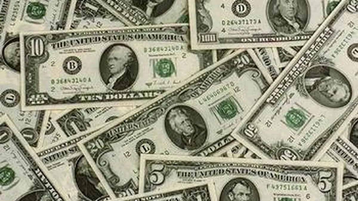 Iranul blocheaza SMS-urile care contin dolar sau valuta pentru a-si proteja moneda nationala