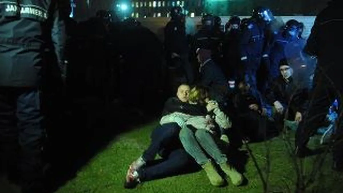 Miscarile de strada, pe Facebook la romani