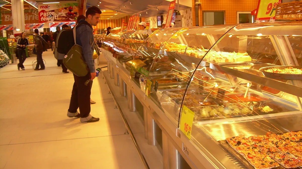Bate viscolul in hipermarketuri. Riscam sa ramanem fara alimente