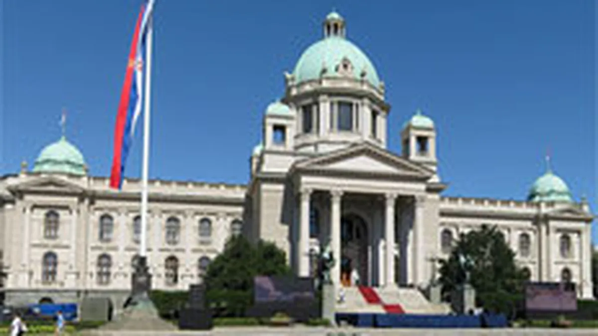 UE acorda Serbiei statutul de candidat