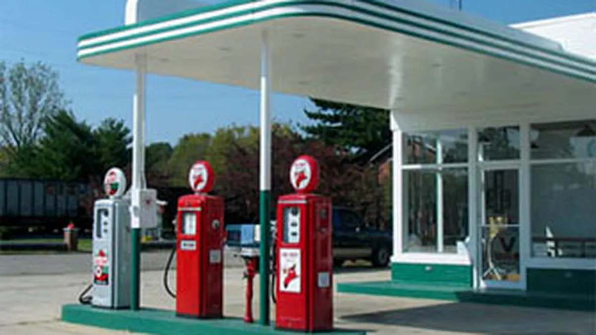 Ce putin s-a scumpit benzina in Romania