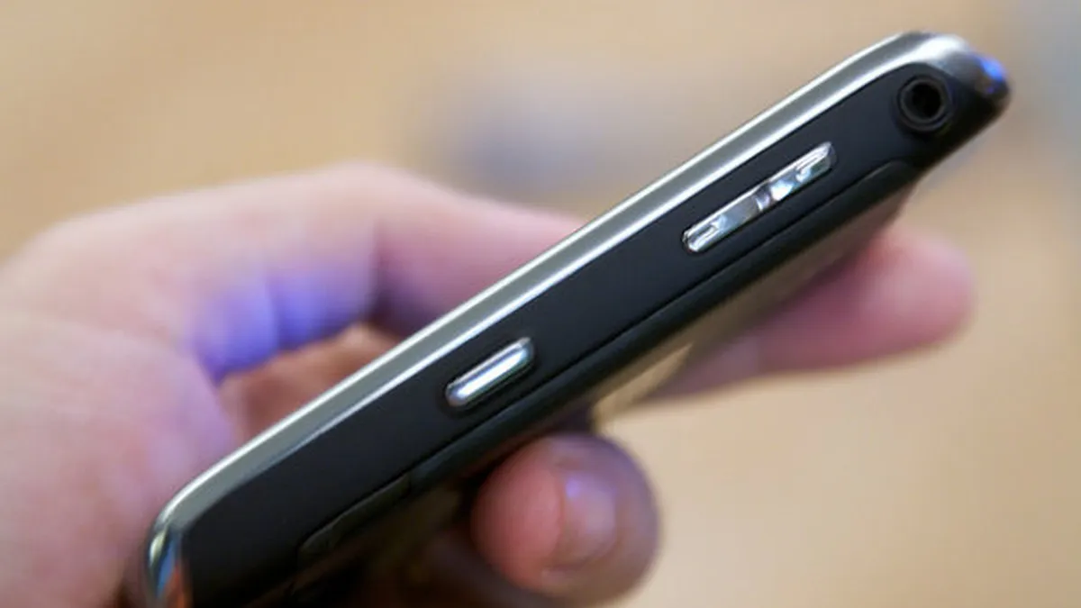 Telefoanele mobile, atacate tot mai des de hackeri