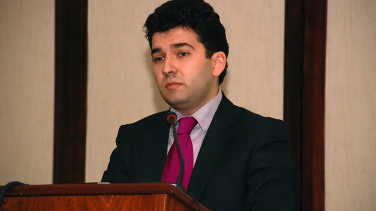 Voinea catre Basescu: Vreti sa scapati de deficitul la pensii, renuntati la cele private obligatorii