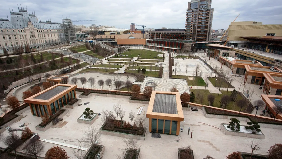 Dascalu intarzie cu o luna deschiderea Palas Iasi