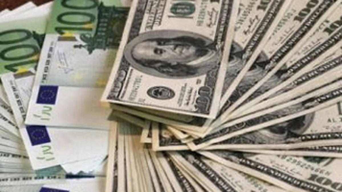 Euro, sub 1,3 dolari pentru prima oara in ultimele doua luni
