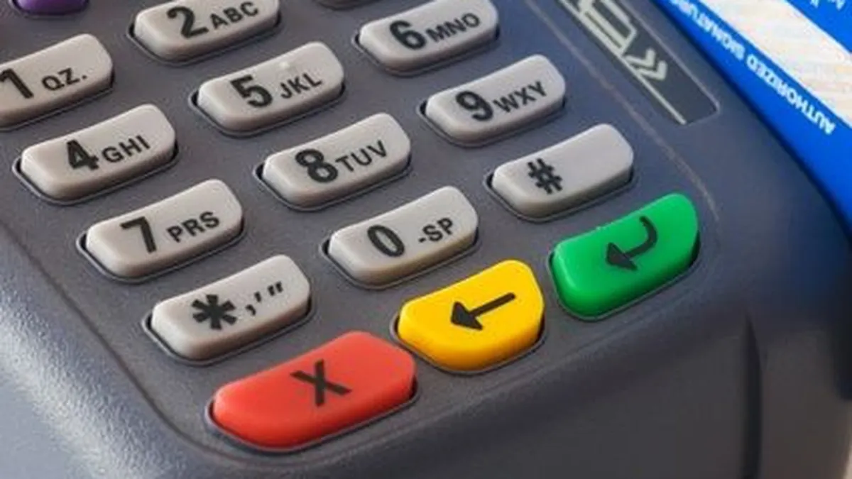 Cum poti retrage numerar cu cardul de la casele din supermarket