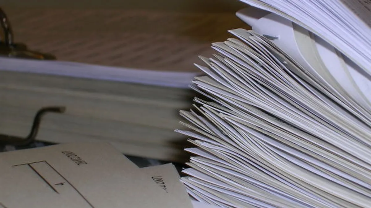 Guvernul interzice contracte de servicii juridice si taie costuri de protocol in institutii si regii