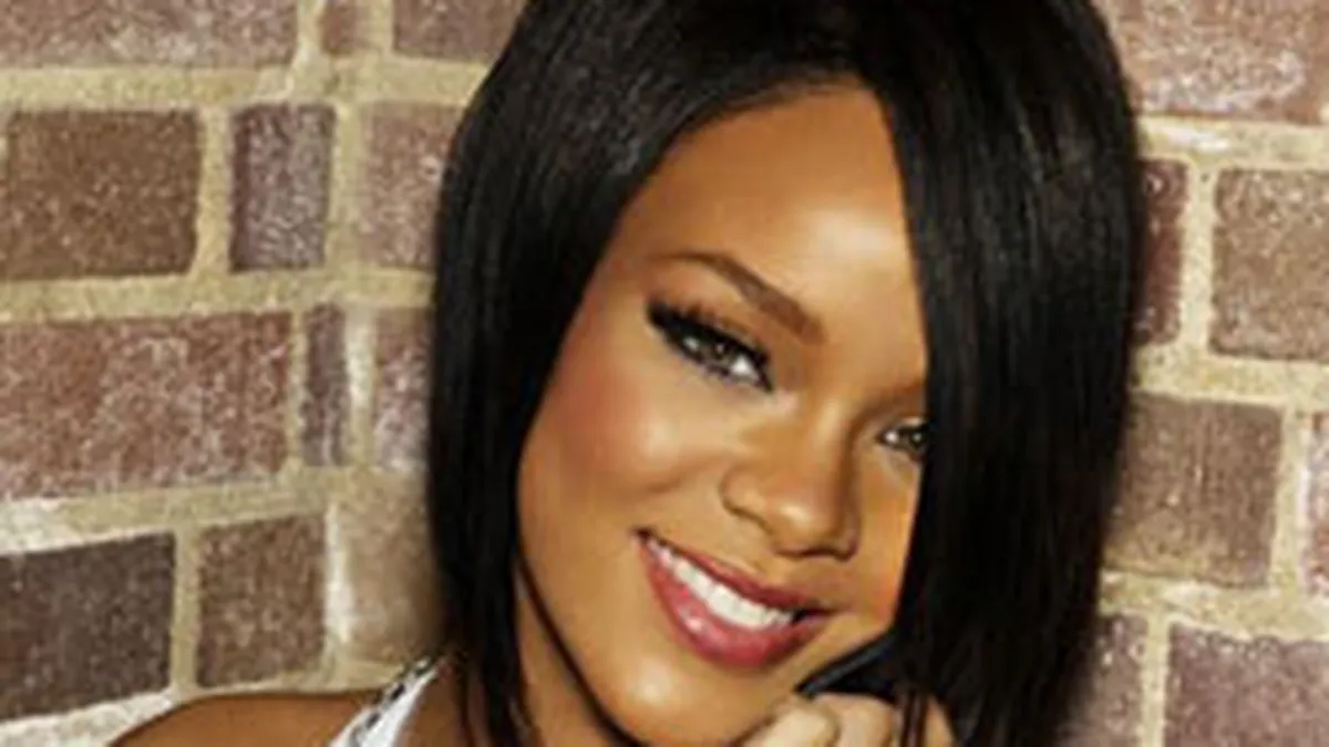 Rihanna isi acuza fostii contabili ca au inselat-o. Ce daune i-au fost aduse cantaretei