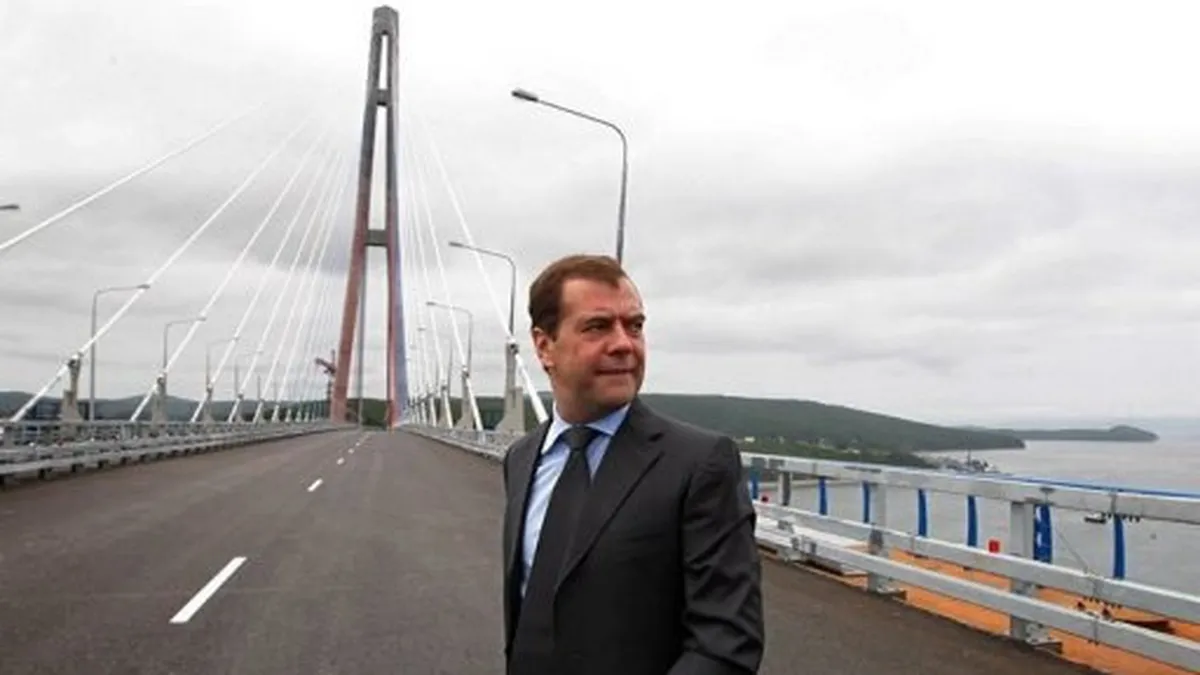 Rusia a inaugurat cel mai lung pod suspendat cu cabluri din lume (Galerie Foto)