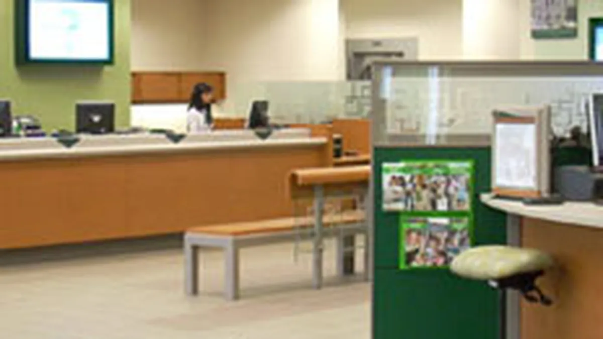 JLL: Bancile vor inchide jumatate din sucursale pana in 2020