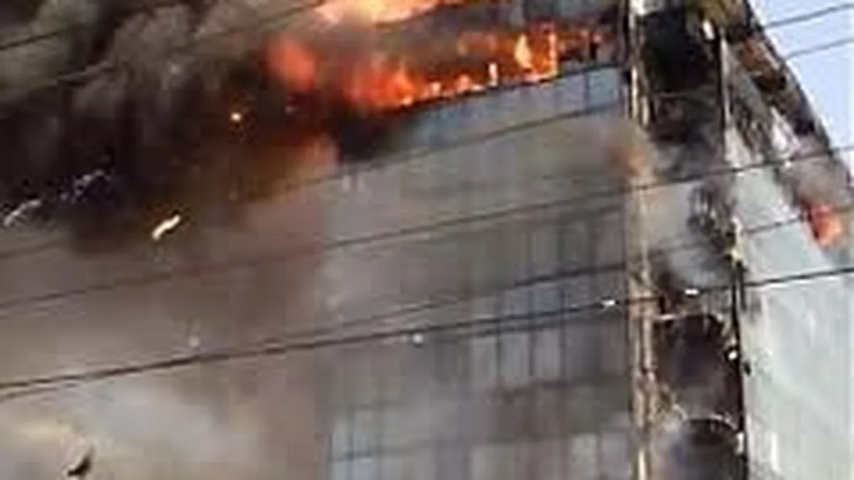 Cladirea afectata in incendiul din sectorul 6, neasigurata. La cat ajunge paguba