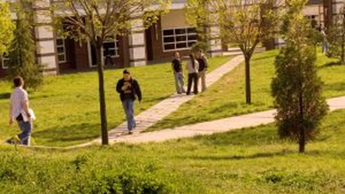 Hotelurile concureaza caminele studentesti, cu o luna inainte de inceperea scolii